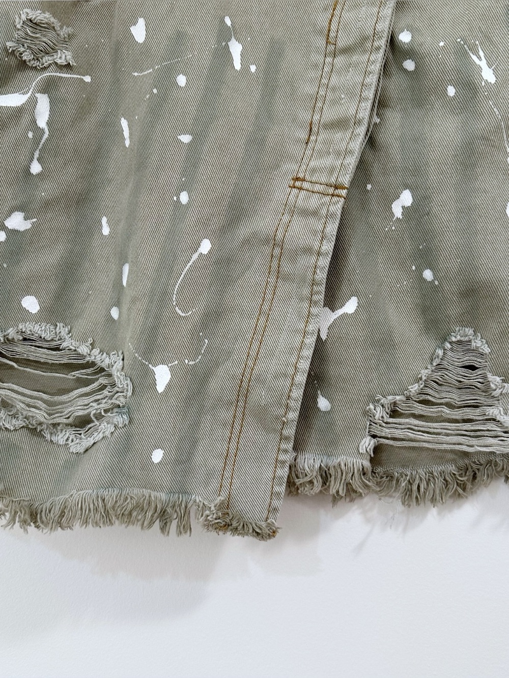 NWT Easel Los Angeles Distressed Denim Skirt Khaki Size Medium - Picture 2 of 8